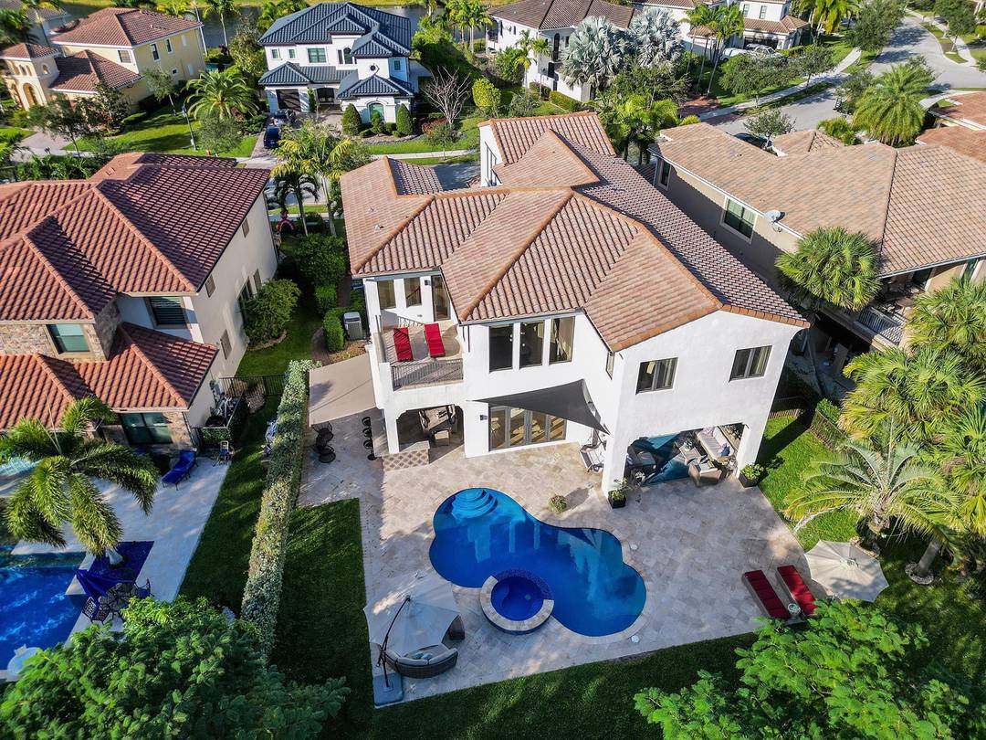 Live at Parkland Golf and Country Club, Parkland s only private golf community.