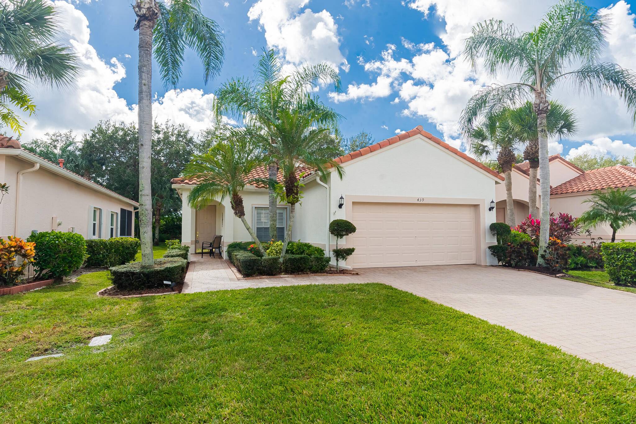 Beautiful 2 2 2 home located in the desirable Cascades community !