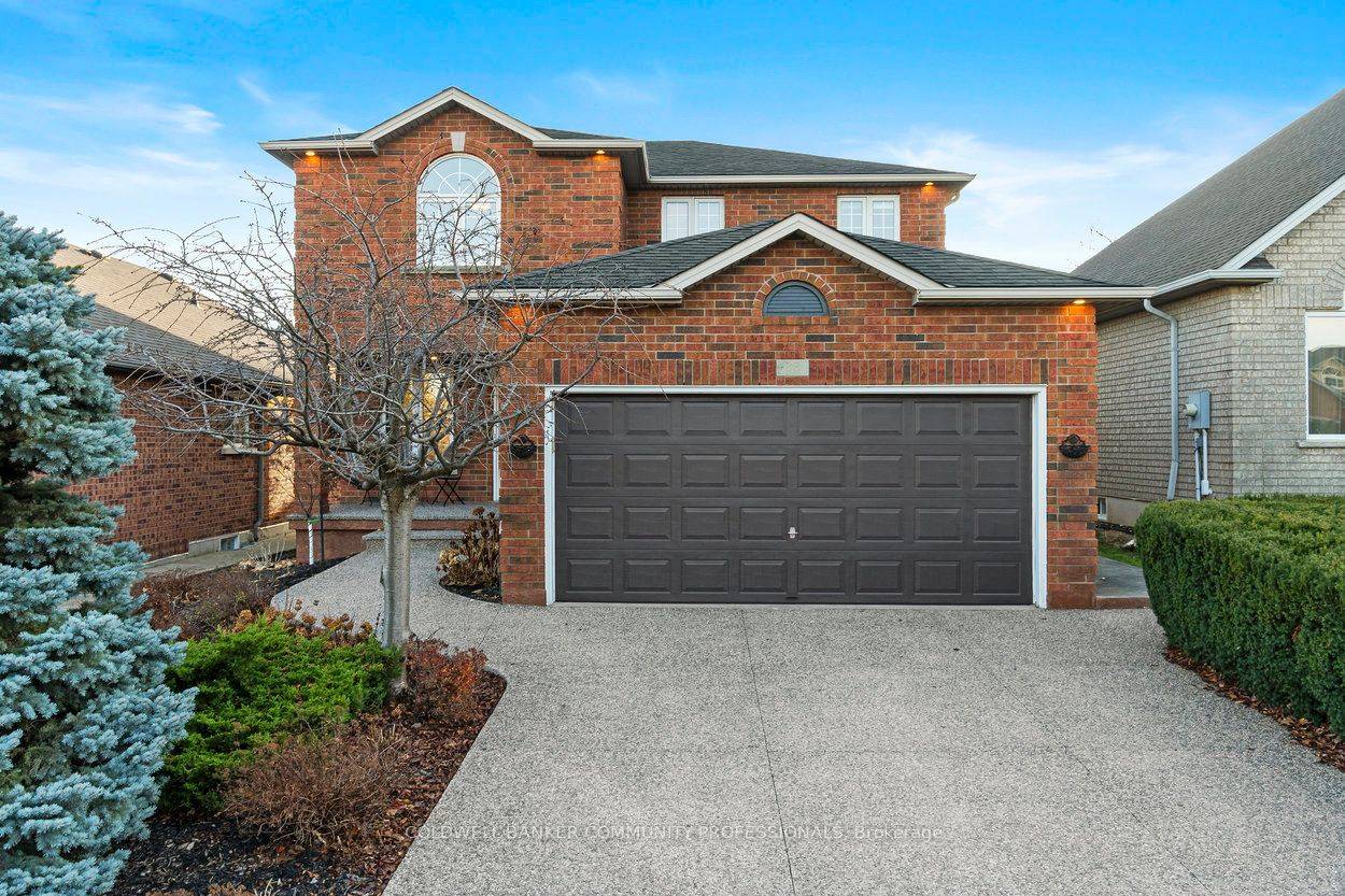 Presenting 22 Durrell Court, nestled on a quiet court on the Hamilton Mountain.