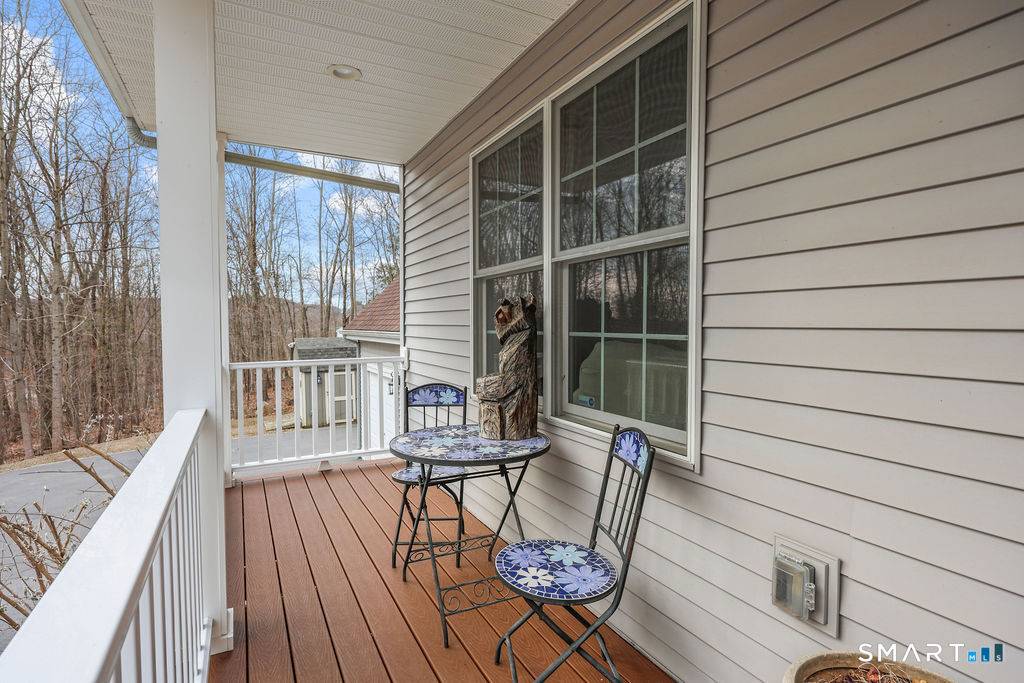 Beautifully remodeled and updated cape on a private lot !