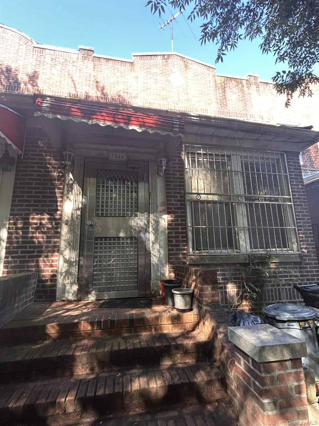 Investor and contractor opportunity in the heart of Woodside.