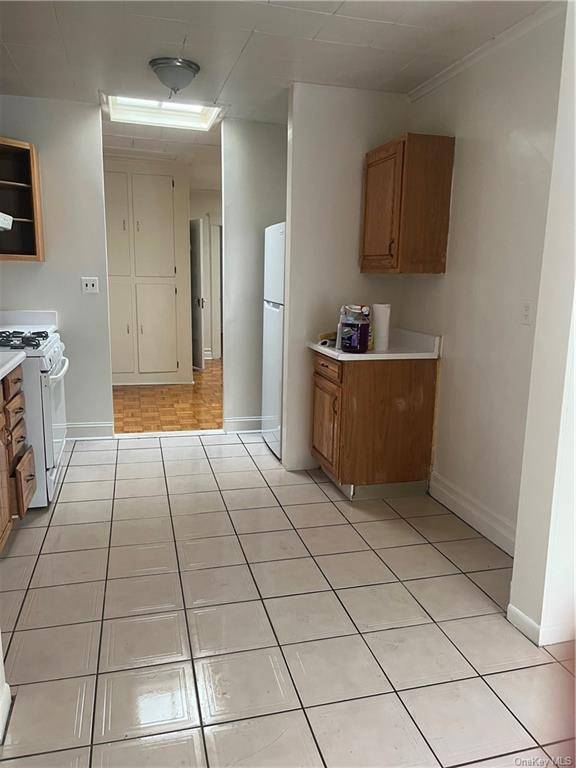 Renovated 2 bedrm w extra room for dining, office or family rm.