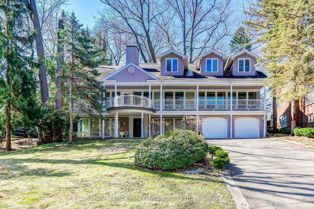 Prestigious Lincoln Woods location !