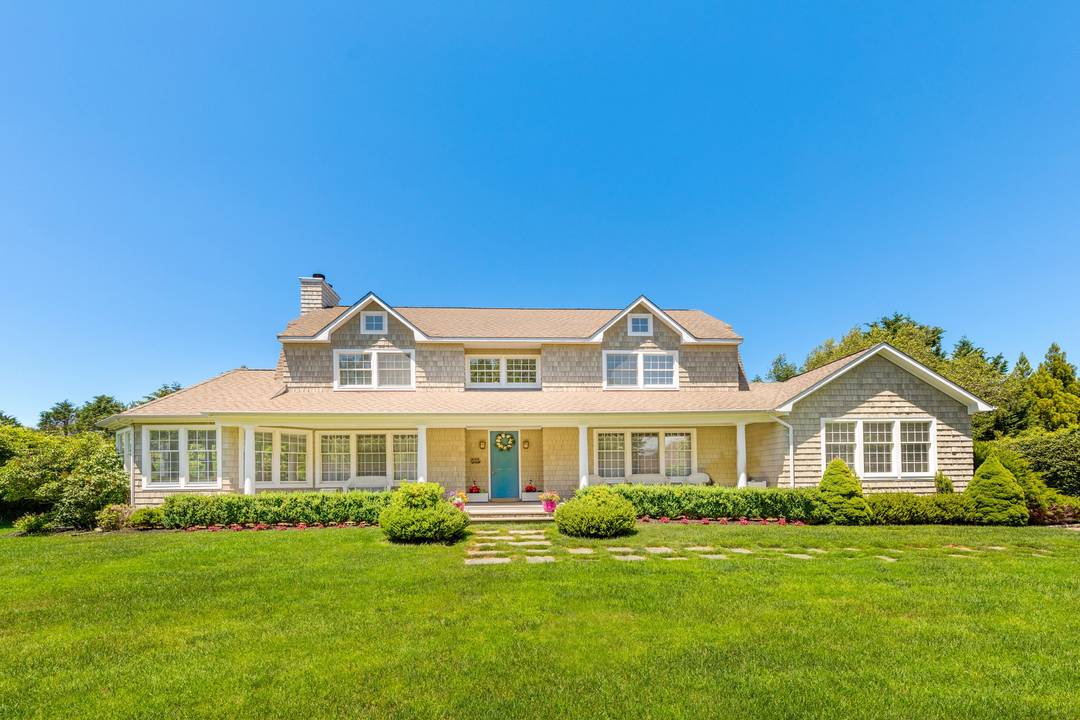 A Great South-of-the-highway Location!