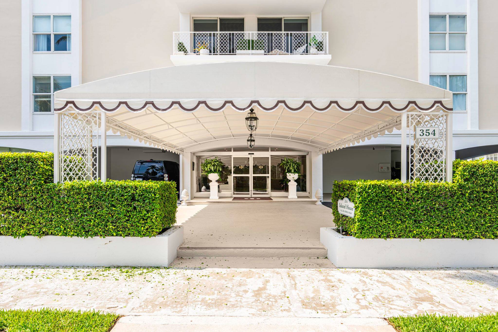 Exquisitely renovated with beautiful finishes including lovely wood flooring, white high end kitchen and bathroom.