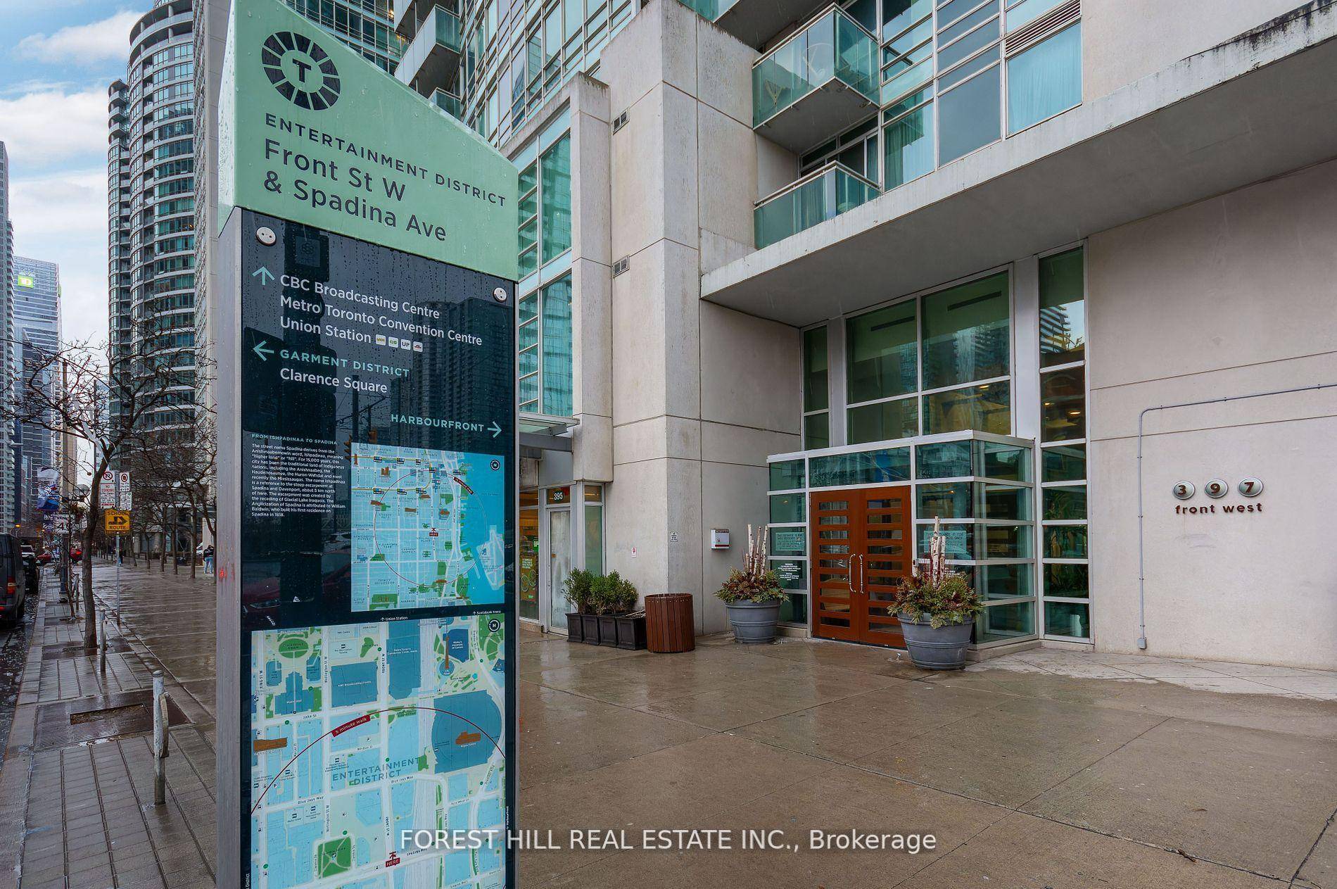 Live Life To The Fullest In An Executive And Extraordinary 2 Bedroom Den Located In The Heart OfToronto.
