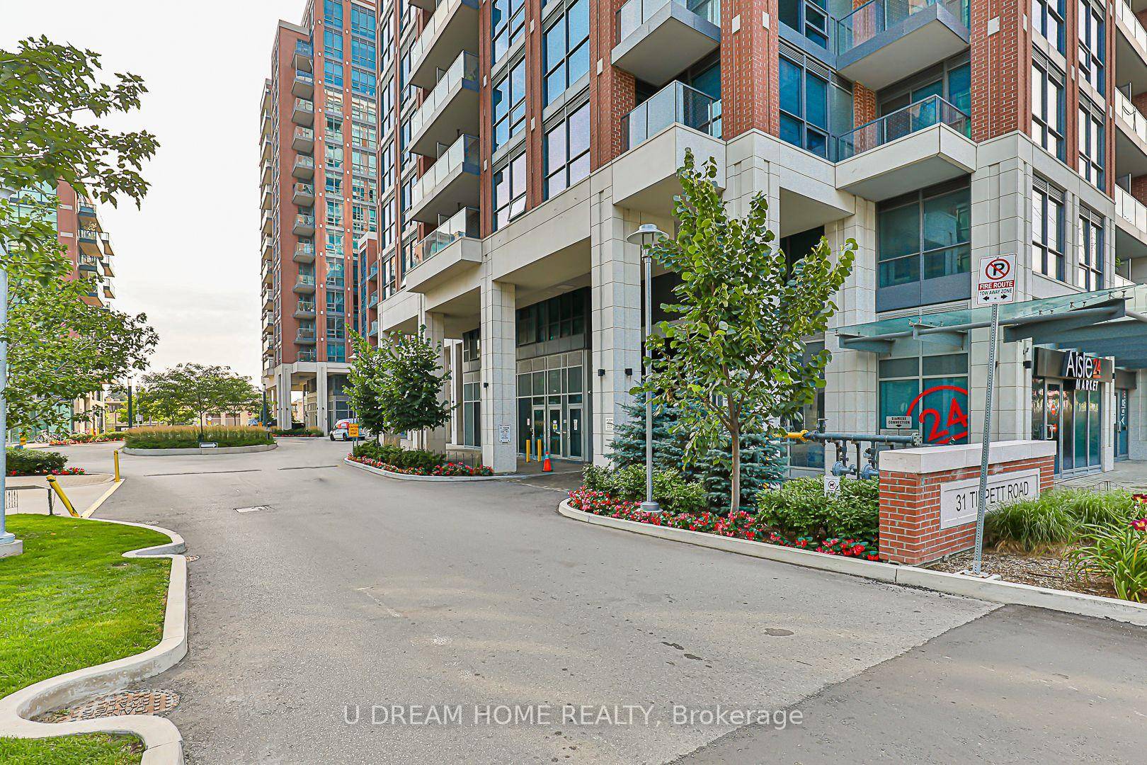 Beautiful Southside Condos, South Facing 1Bedroom Den and 2 full Bathroom Spacious, Functional And Open Concept Unit.