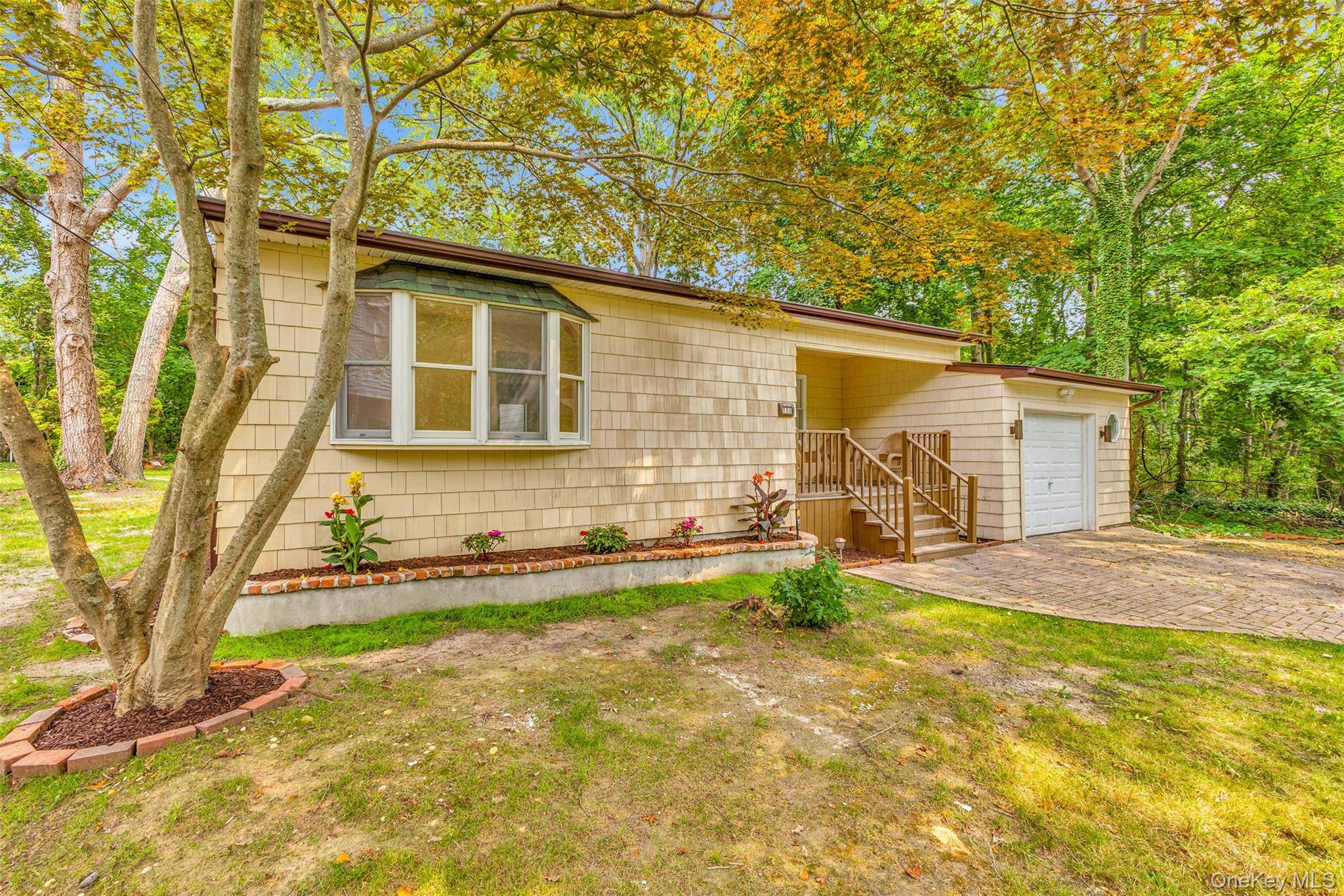 Step into this beautiful home offering 3 spacious bedrooms, 2 full bathrooms, and a bright, modern feel throughout.