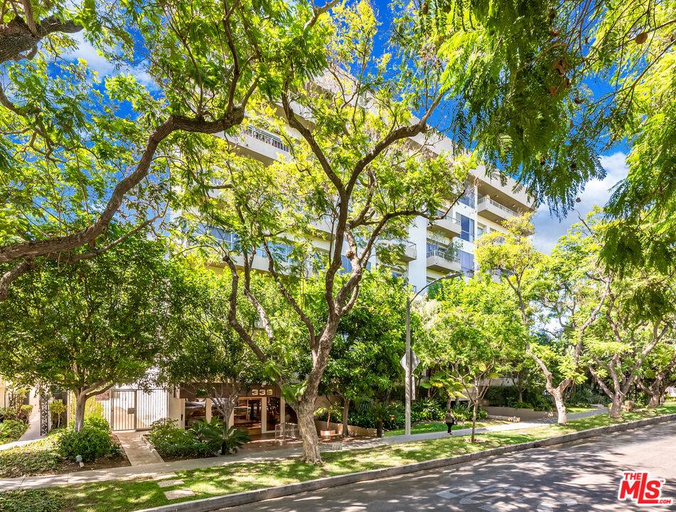 339 N Palm Dr 2BR Beverly Hills Post Office | B.H.P.O. La