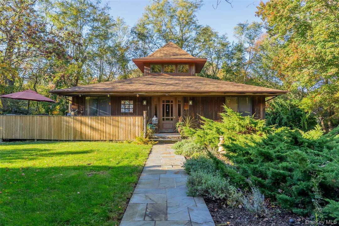 Welcome to your dream home in Wading River !