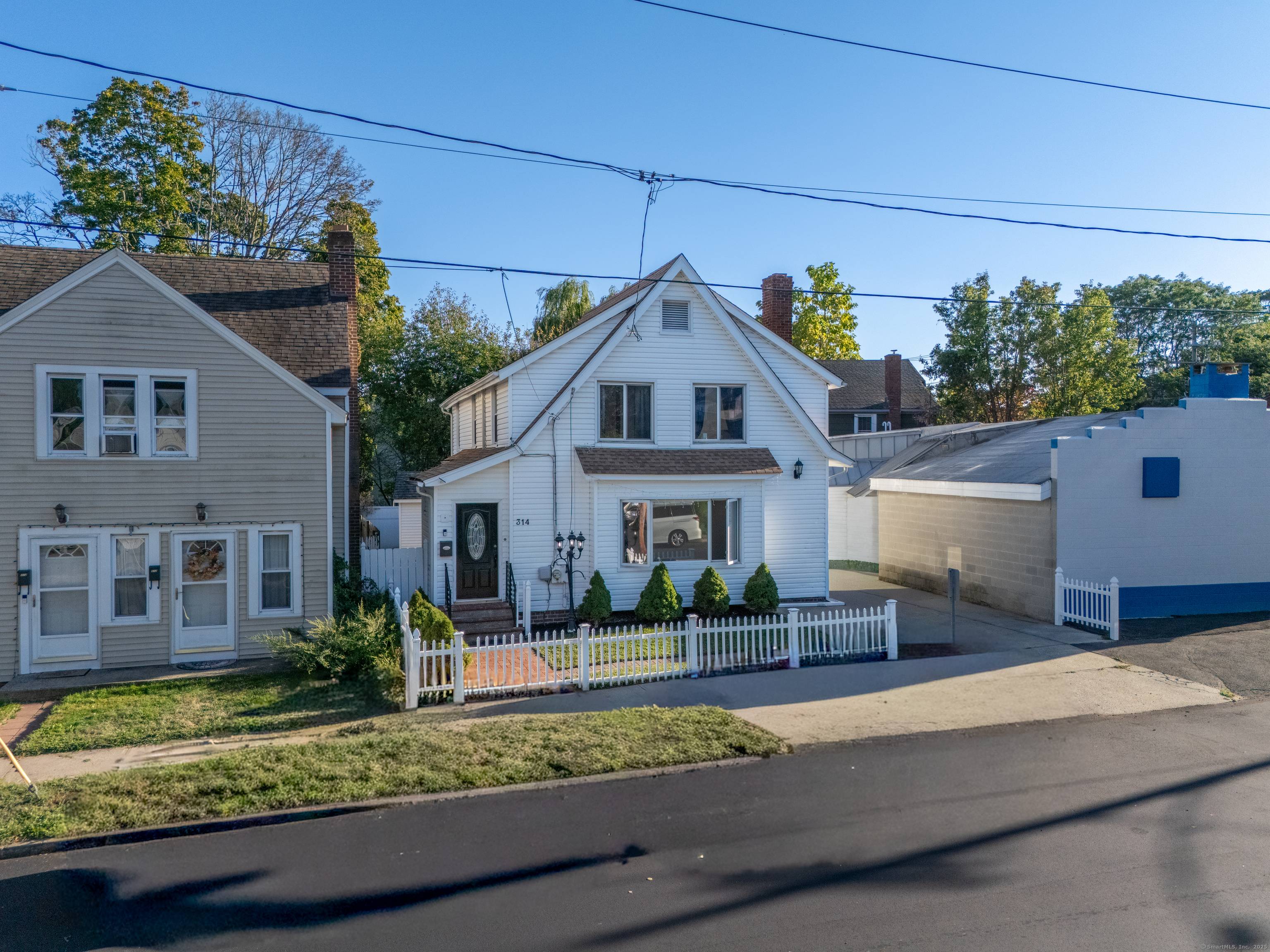 Location, location ! Welcome home to this picturesque, well maintained Cape Colonial offering 3 bedrooms and 2.