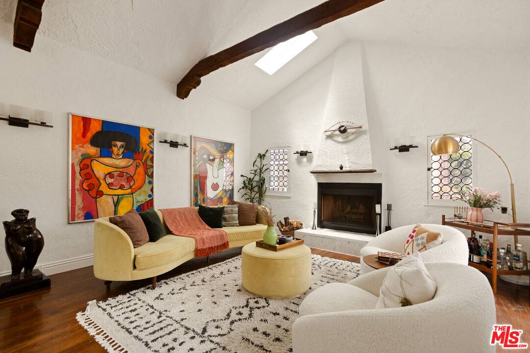 2251  N Cahuenga Blvd 2BR Hollywood Hills East La