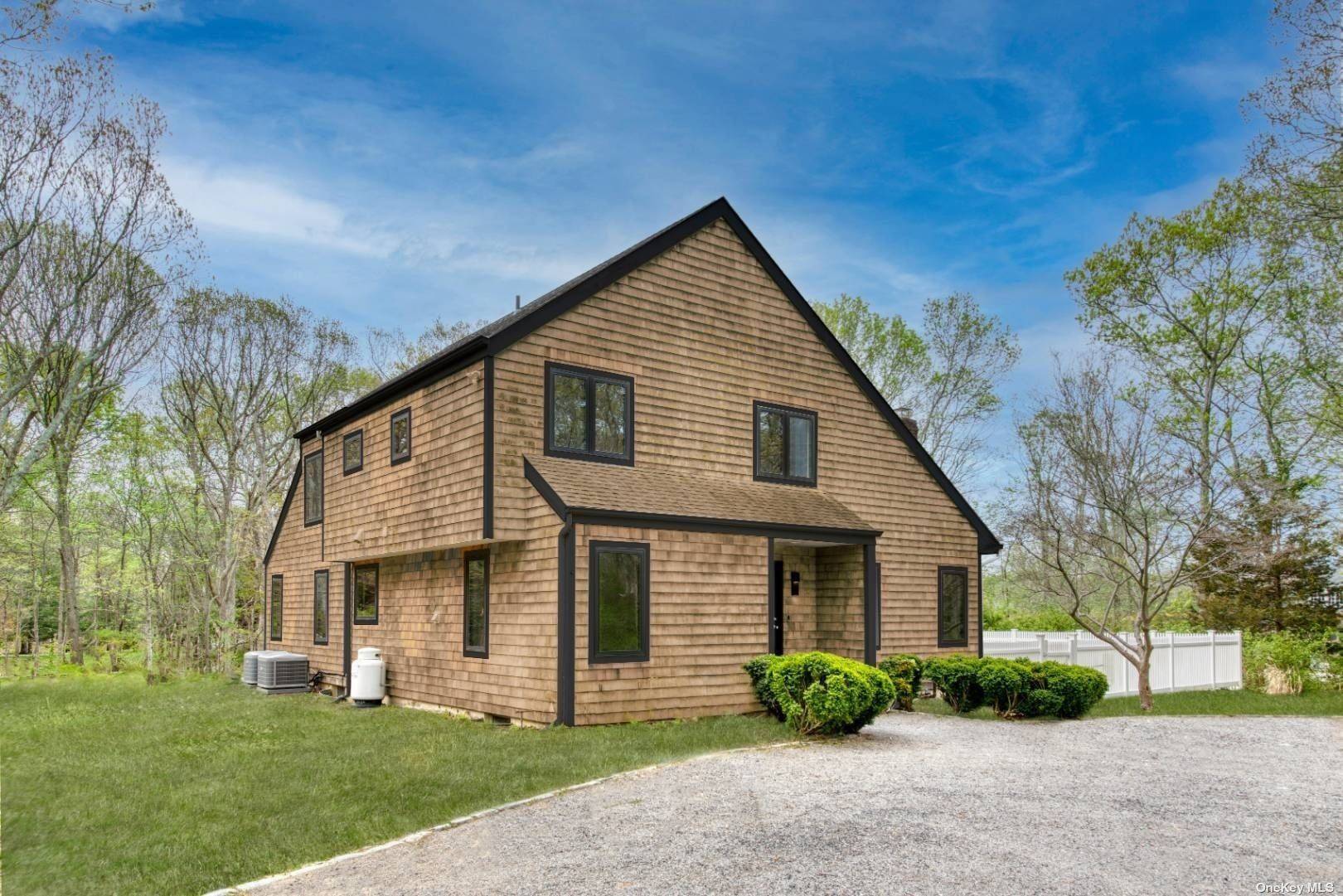 21 Stock Farm Lane, North Haven NY 11963