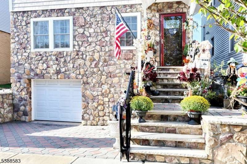 Beautiful home located in North Arlington.