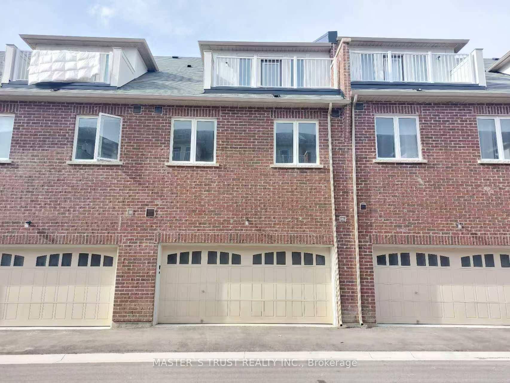 2 Bedrooms 1 Washroom on Ground amp ; Lower Level in Sun Filled Townhouse Located In Prestigious Richmond Green Community.