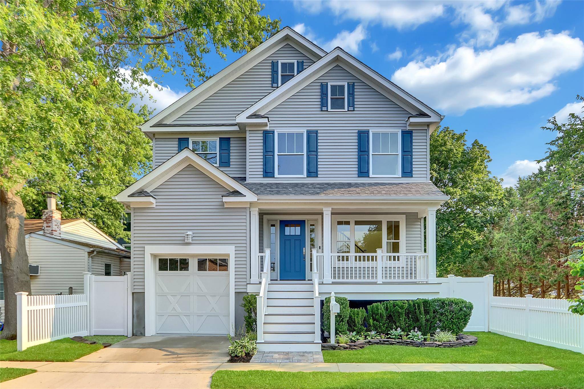Outstanding and spectacular Colonial style masterpiece, 5 years young, adorned with spectacular finishes and exceptional open layout.