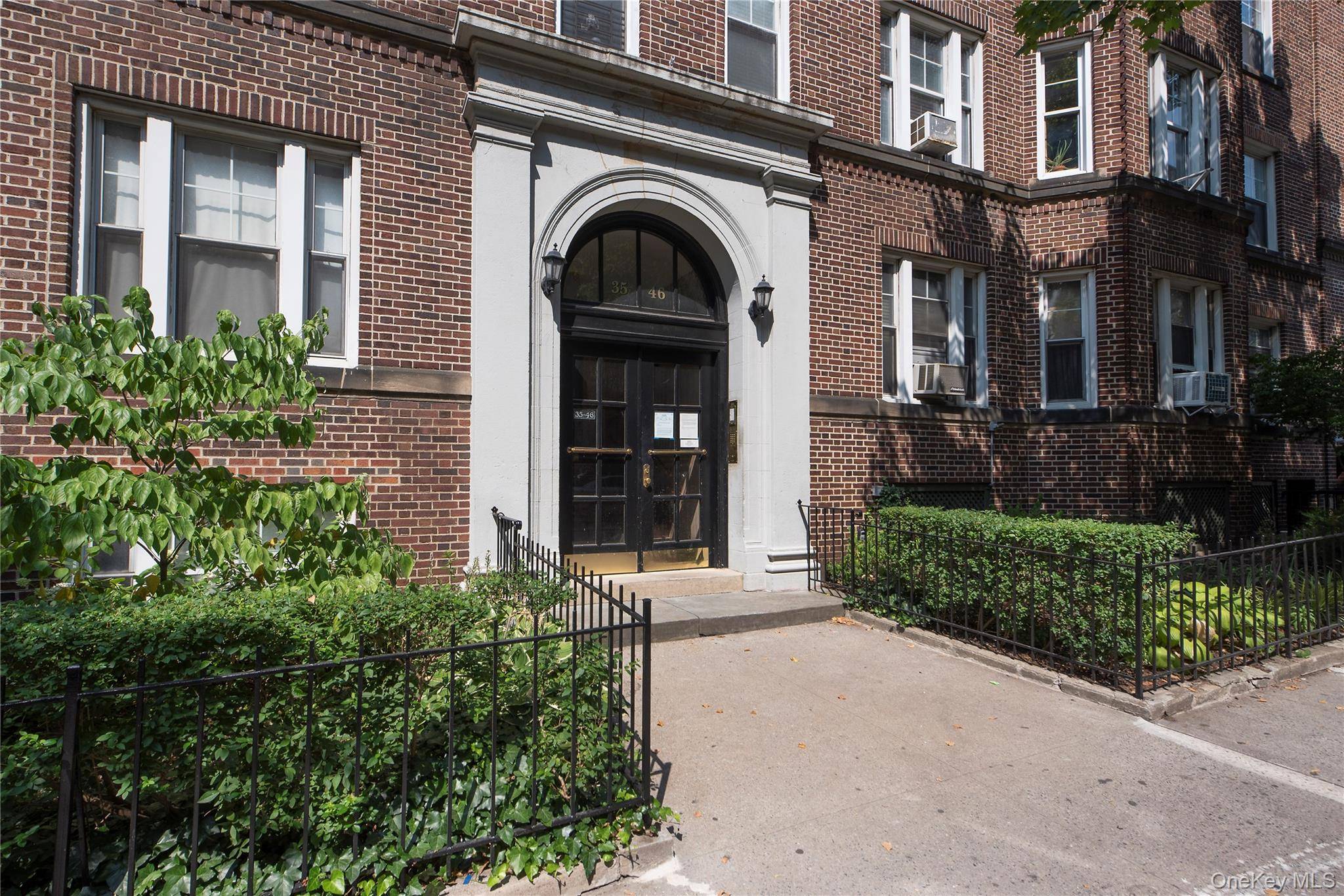 Hampton Court is well organized corporation and is located in the Jackson Heights Historic District.