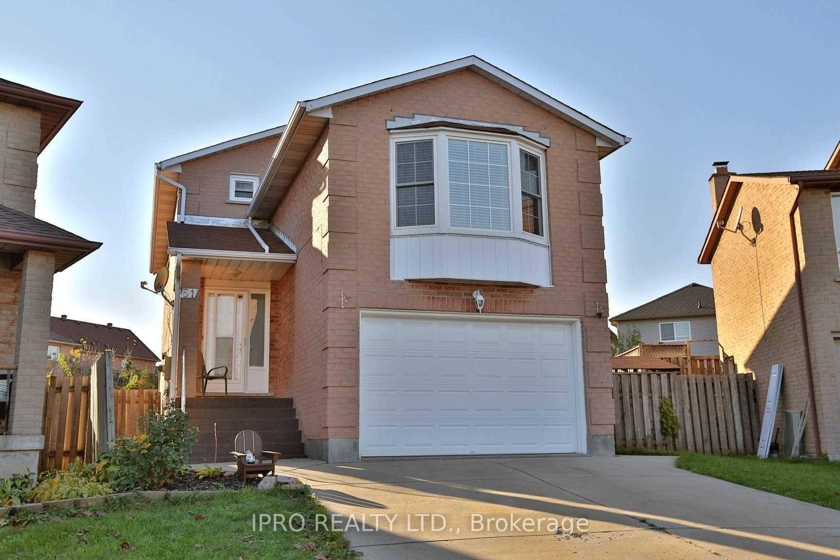 Spacious 2 Storey Home for Lease in a Quiet Cul De Sac Approx.