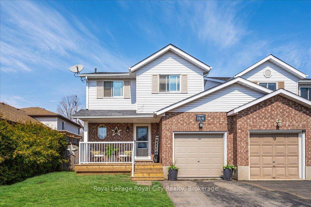 Stunning Family Home in South Fergus Move In Ready !