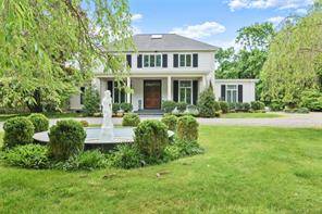AVAILABLE AUGUST 10 Rent for 1 or 2 Weeks You'll never want to leave 'Splendido Manor', an iconic estate perfect for the sophisticated and active lifestyle.