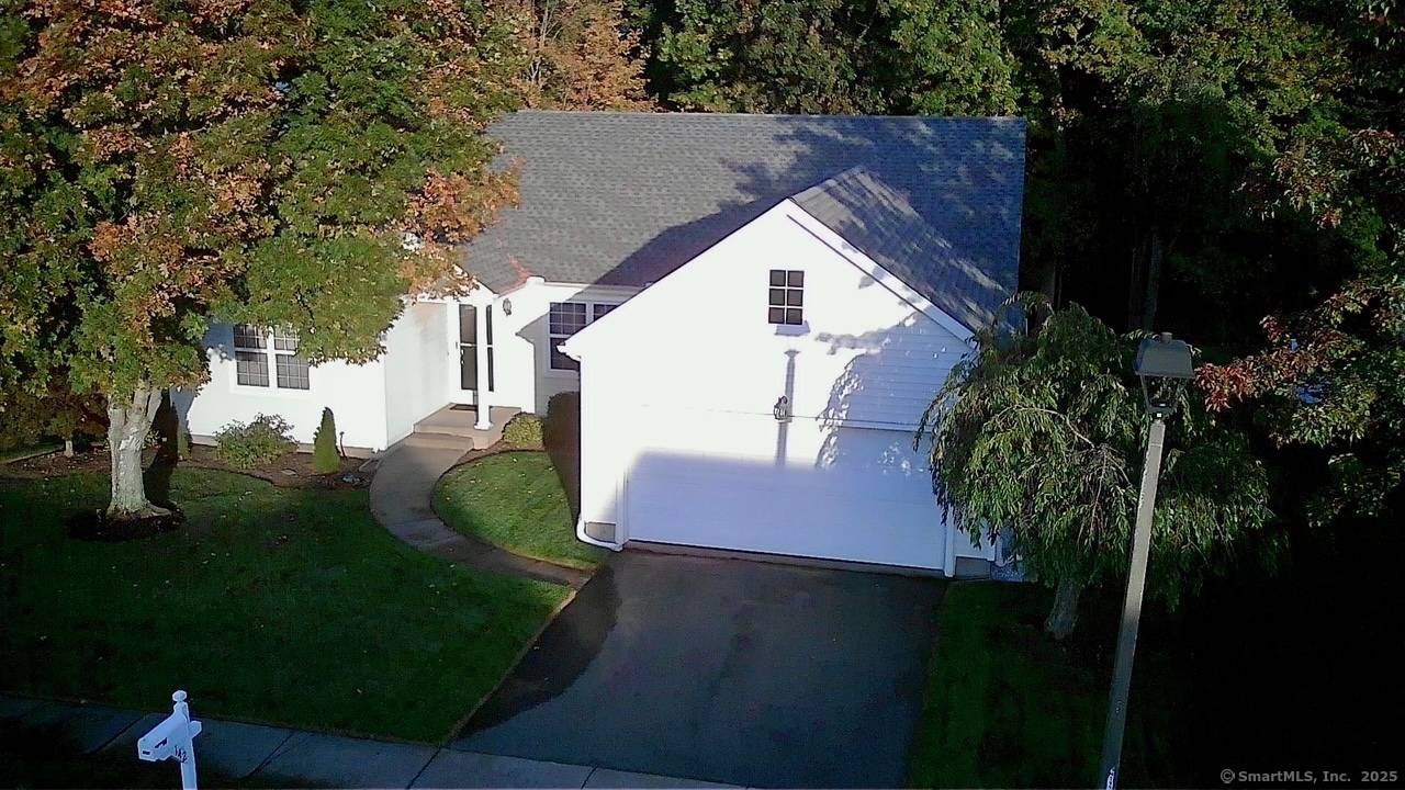 Welcome to this beautifully maintained ranch in Middletown's desirable Riverbend neighborhood.