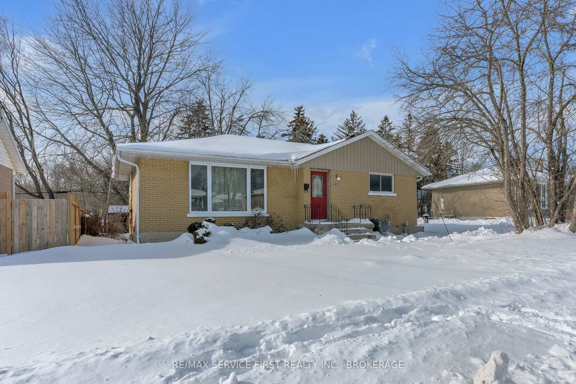 Spacious and versatile, this LaSalle Park gem offers incredible potential !