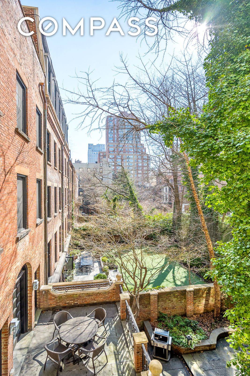 An elegant prewar full service building located in the heart of the Upper East Side s Gold Coast is home to a large, bright and quiet one bedroom home in ...