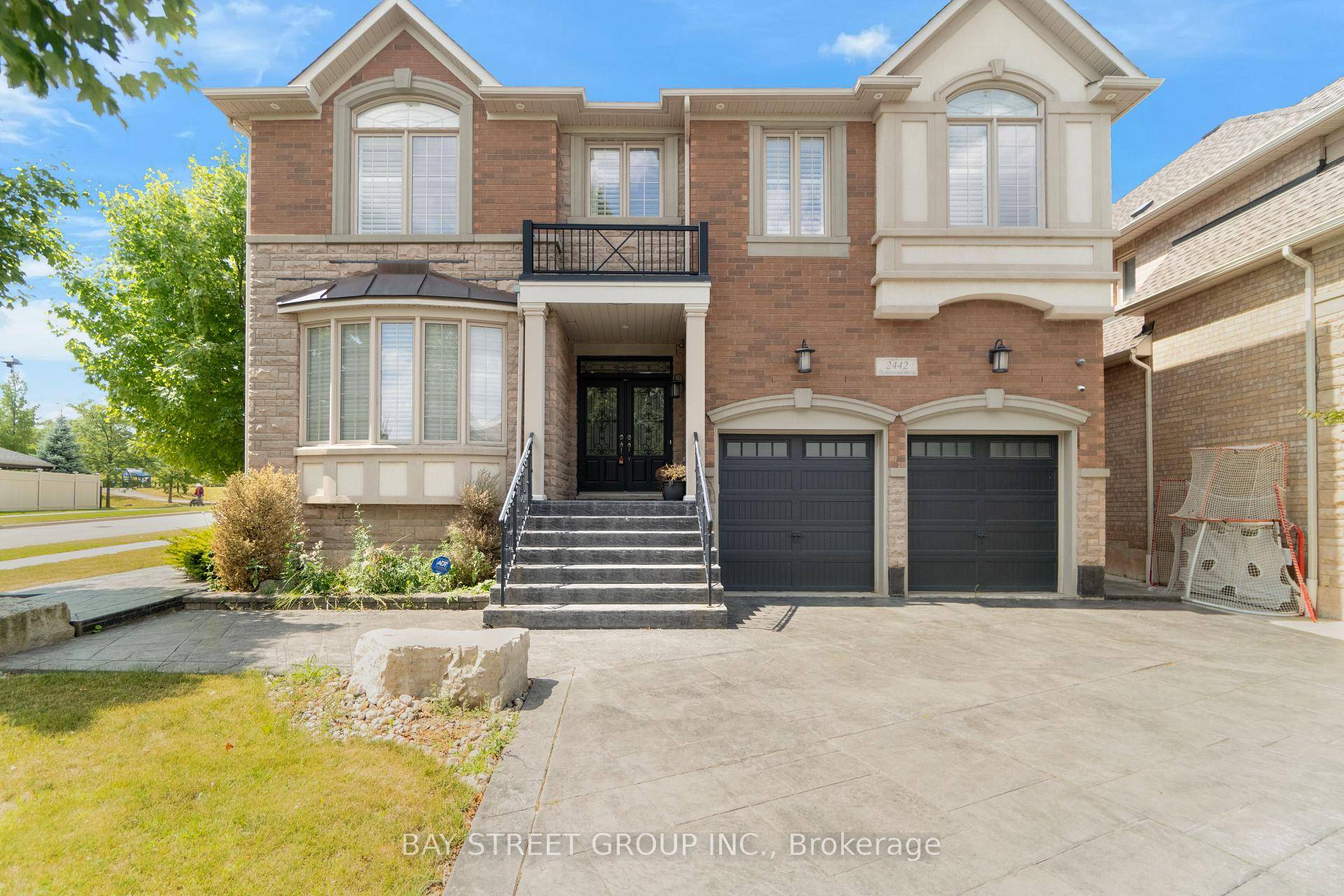 Exceptional executive home in sought after Joshua Creek, offering over 4, 180 sq.