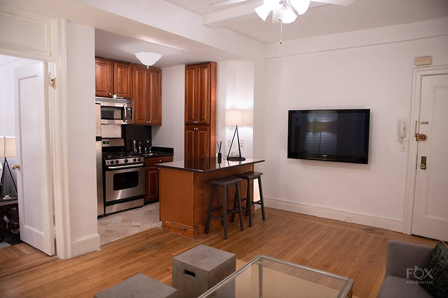 Charming 1 Bedroom Apartment in Prime Upper East Side Location A rare opportunity to rent a sophisticated one bedroom apartment in a premier Upper East Side location !