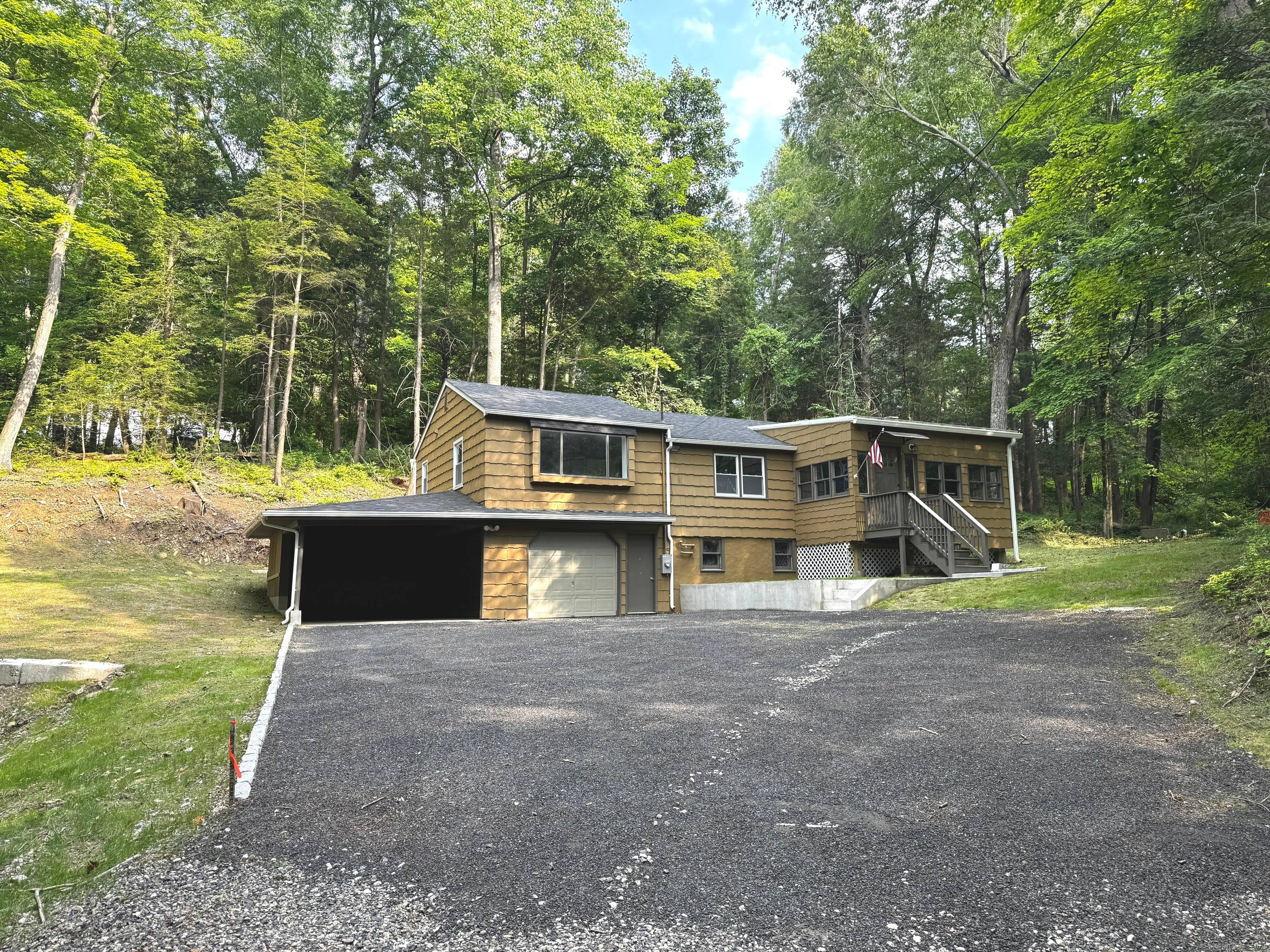 Welcome Home to 17 Haviland Rd in New Milford !