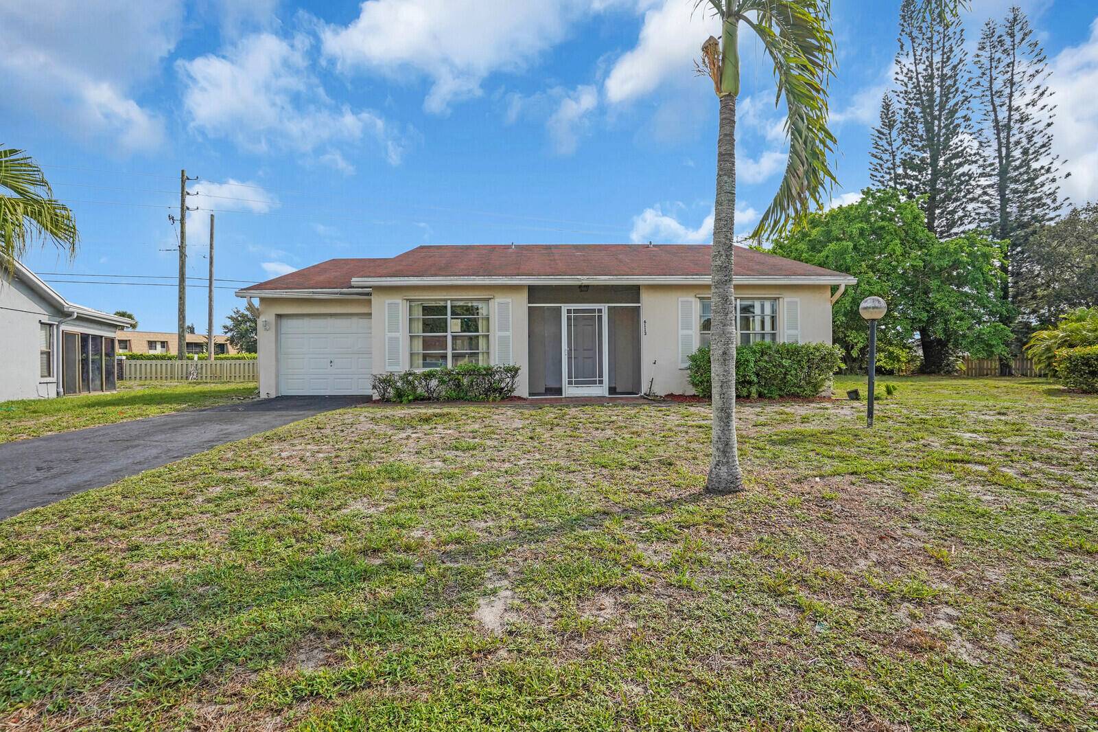 Welcome to this spacious 2 bedroom, 2 bathroom single family home in the desirable 55 Lucerne Homes East community in Greenacres.