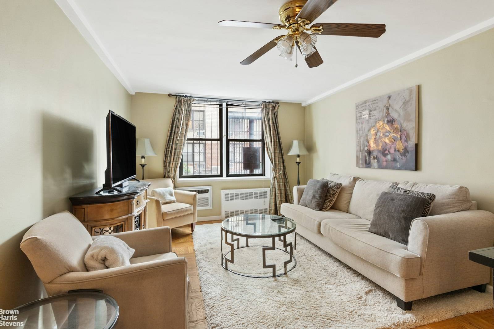 The Apartment Welcome to this charming and inviting first floor one bedroom one bathroom Co op rental, located in the heart of the West Village at 165 Christopher Street.