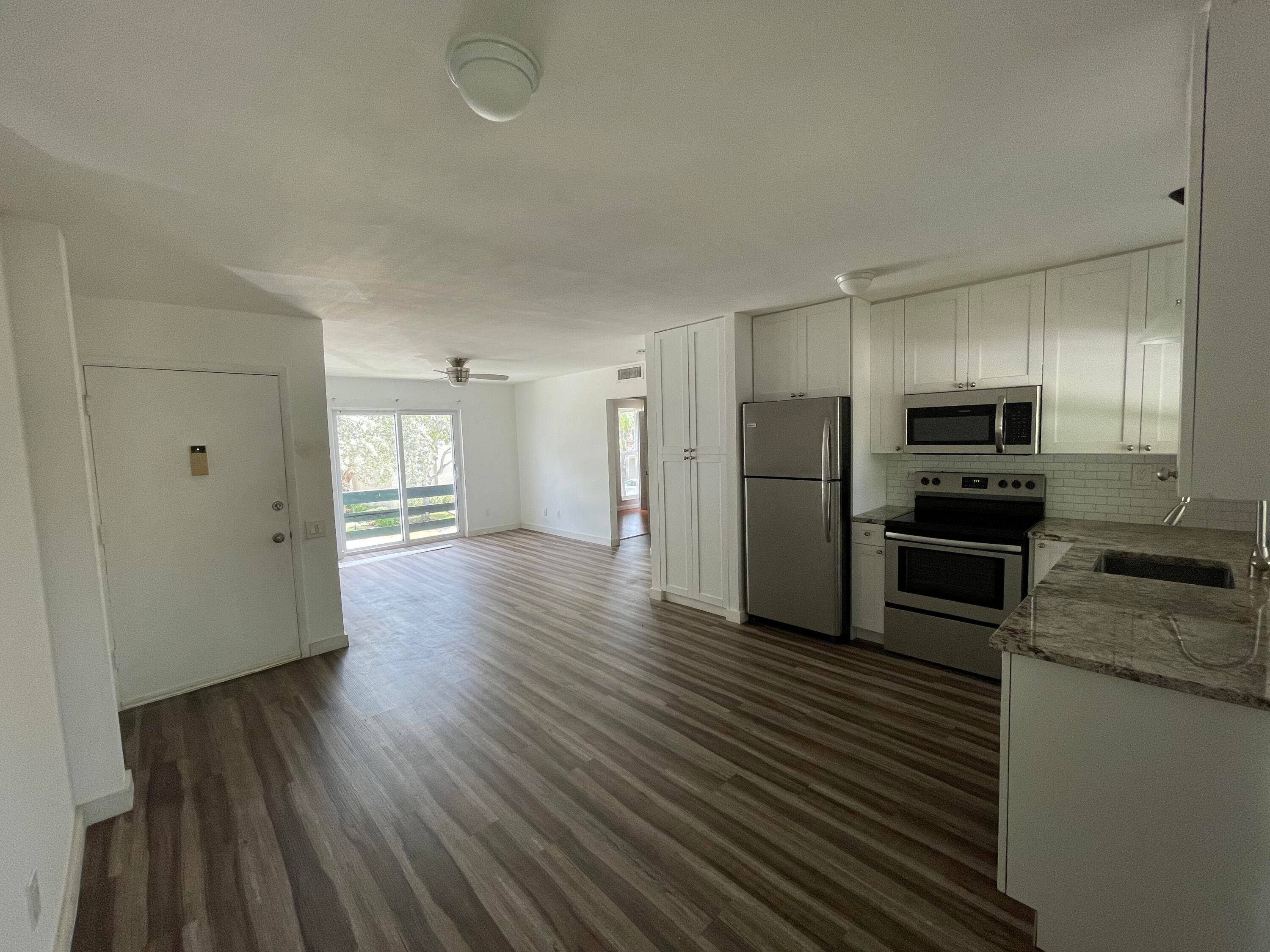 Welcome to this charming 2 bedroom, 1 bath condo in the desirable gated Embarcadero community of Oakland Park !