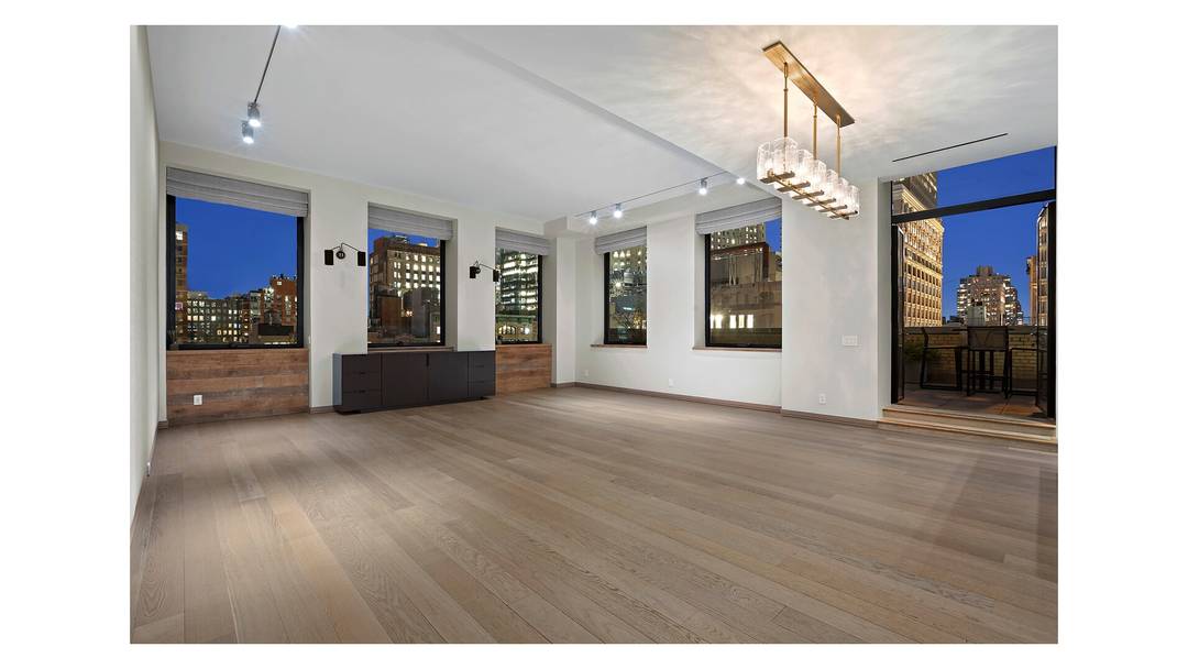Residence 1506 at 88 Lexington Ave offers the rare combination of indoor outdoor living, full service luxury, and central location from Madison Square Park.