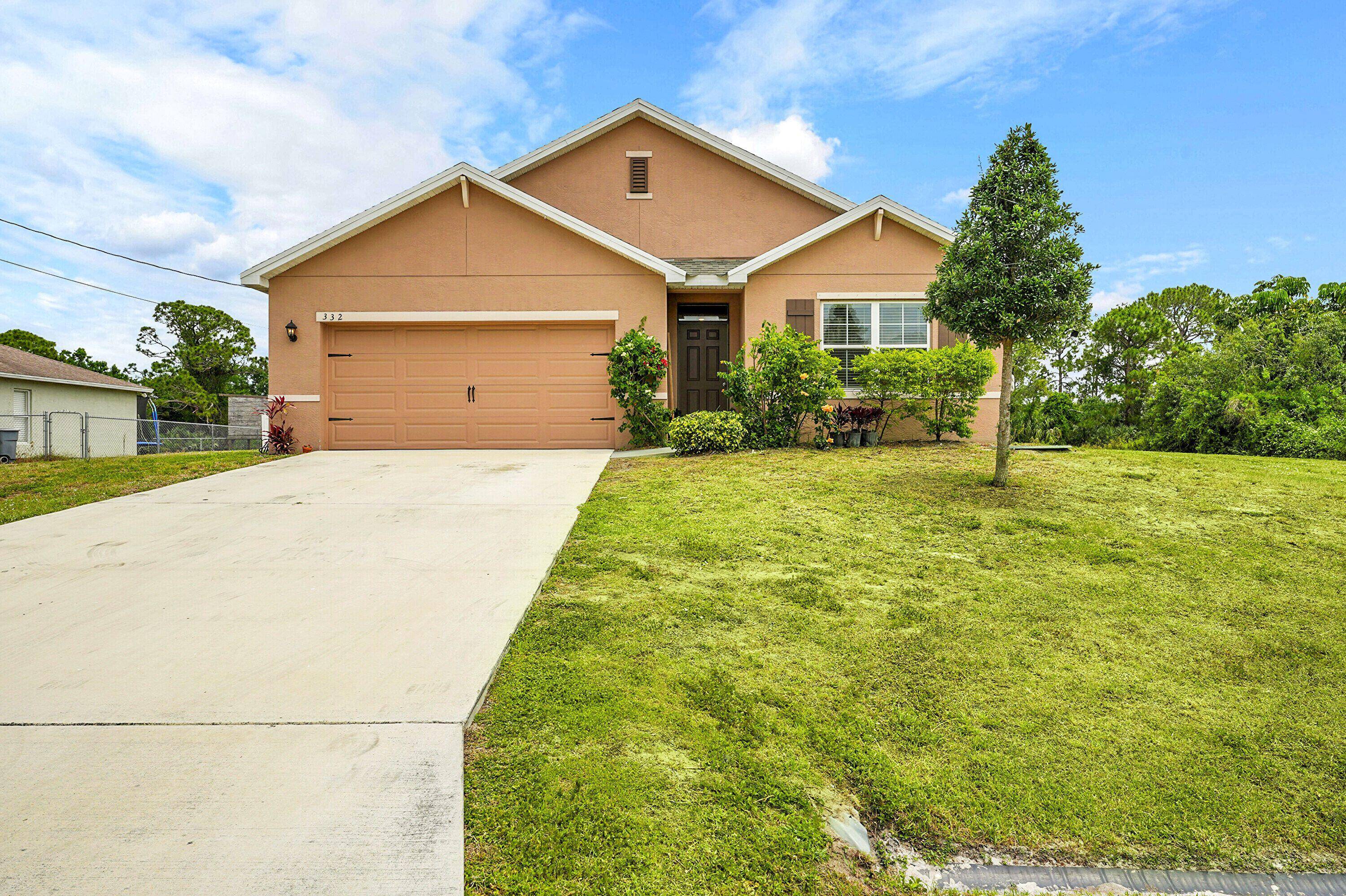 Welcome to 332 SW Ridgecrest Dr.