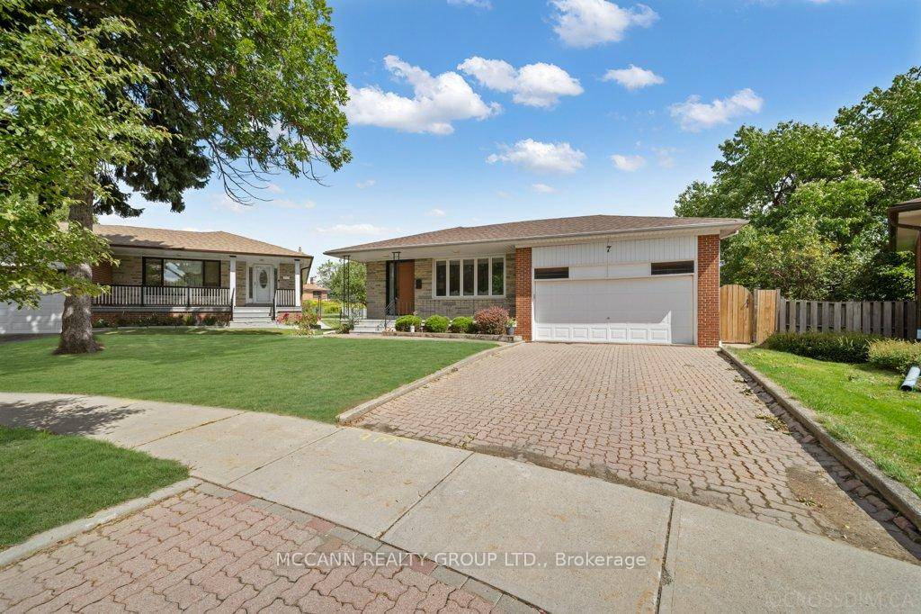 Welcome to this solid, well maintained bungalow nestled on a quiet, family friendly cul de sac in desirable Richview Park.