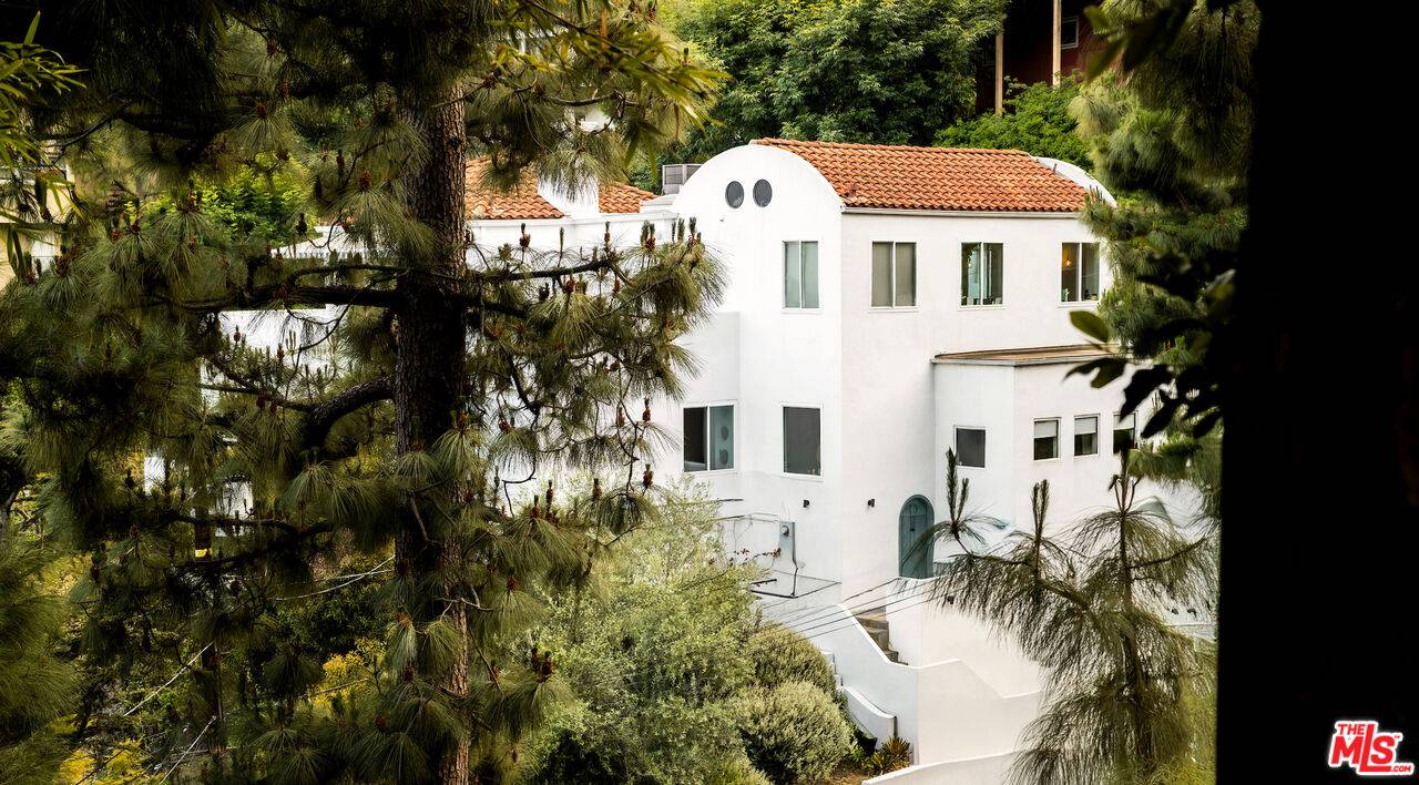 6491 Rodgerton Dr 3.0 Hollywood Hills East LA