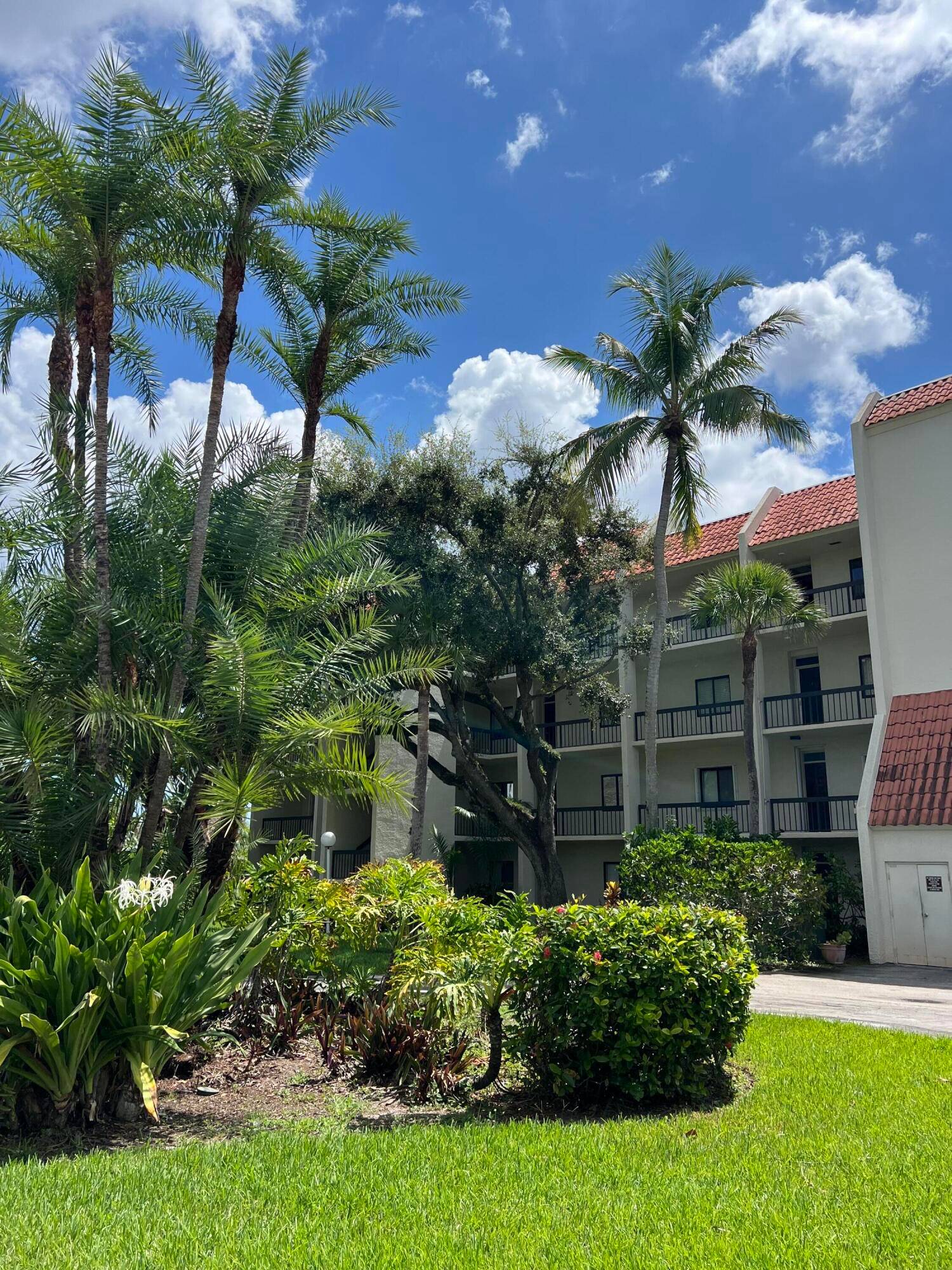 Welcome to your serene South Florida retreat !