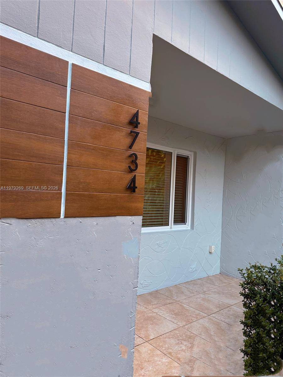 One story 3 bedrooms 2 baths single family home located in Coral Gables with 1422 sqft in AC space, large terrace amp ; a 5250 sqft lot.