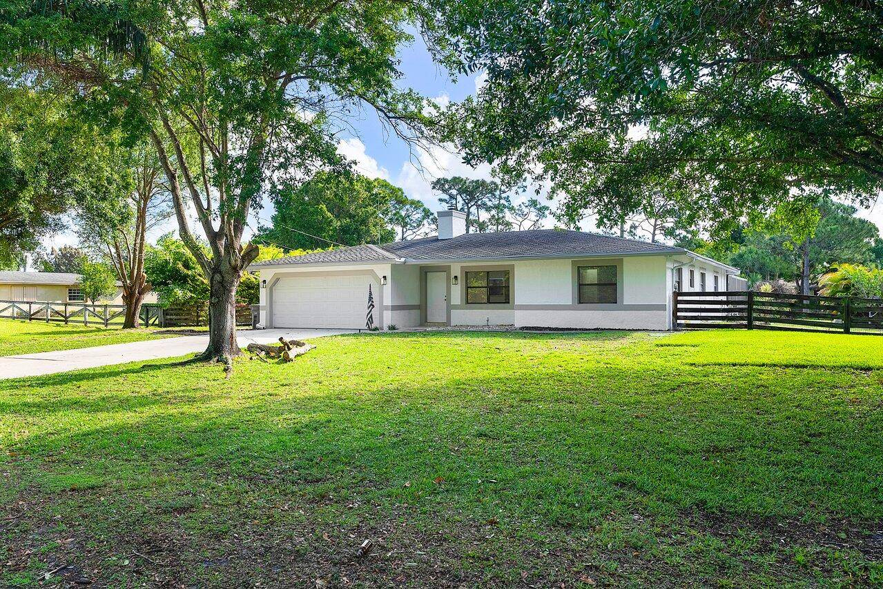 Enjoy your country oasis in the middle of the everything !