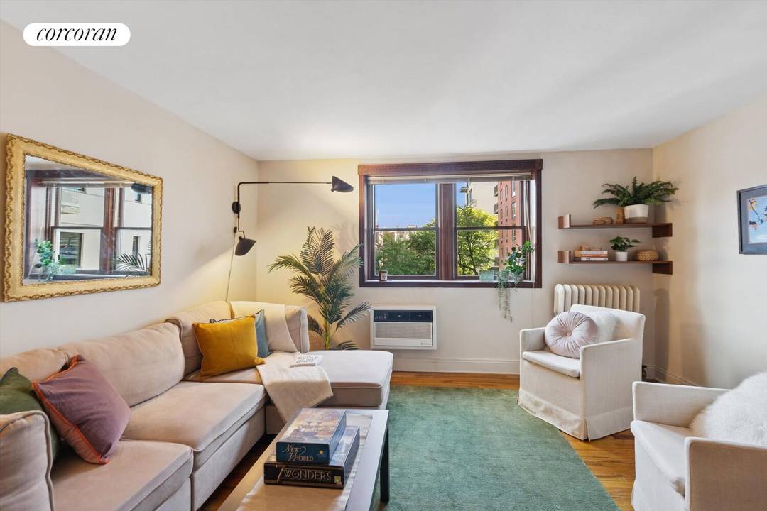 Perfect pied a terre ! Sublet from day one !
