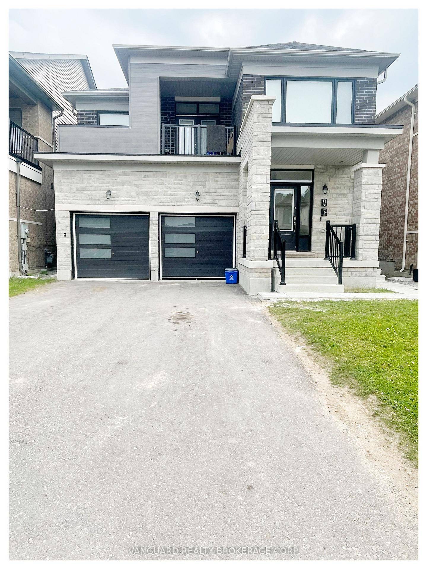 Bright and spacious 2 bedroom main floor unit in a quiet Barrie neighborhood !
