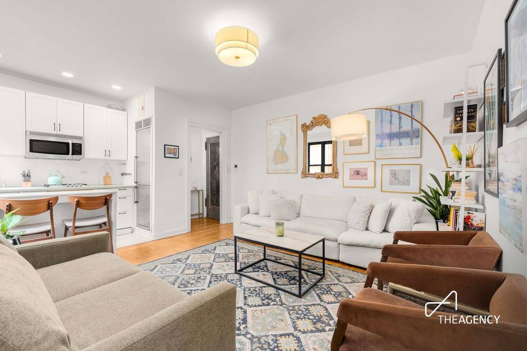 Welcome to this charming one bedroom apartment in a quintessential West Village co op.