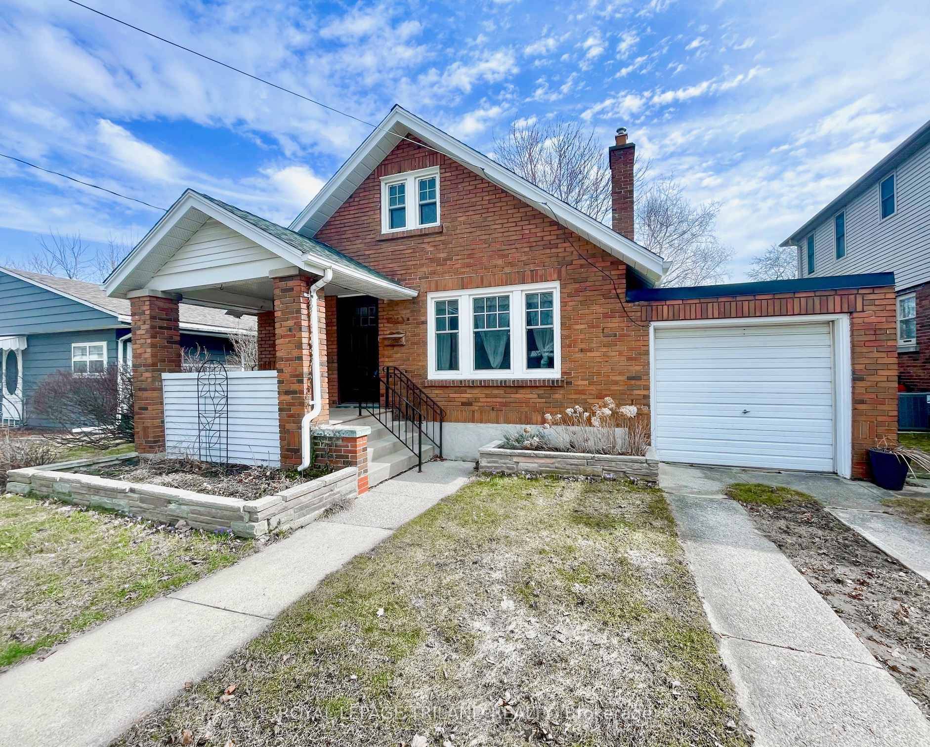 Charming all brick bungalow in the heart of Old South !