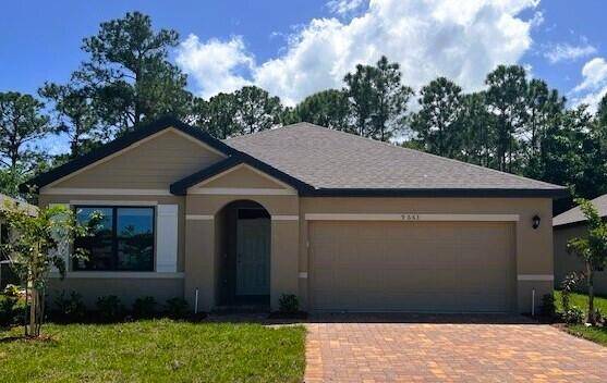 The Aria, a popular one story floorplan in Morningside, Fort Pierce, offers 3 bedrooms, 2 bathrooms, and 1, 672 sq.