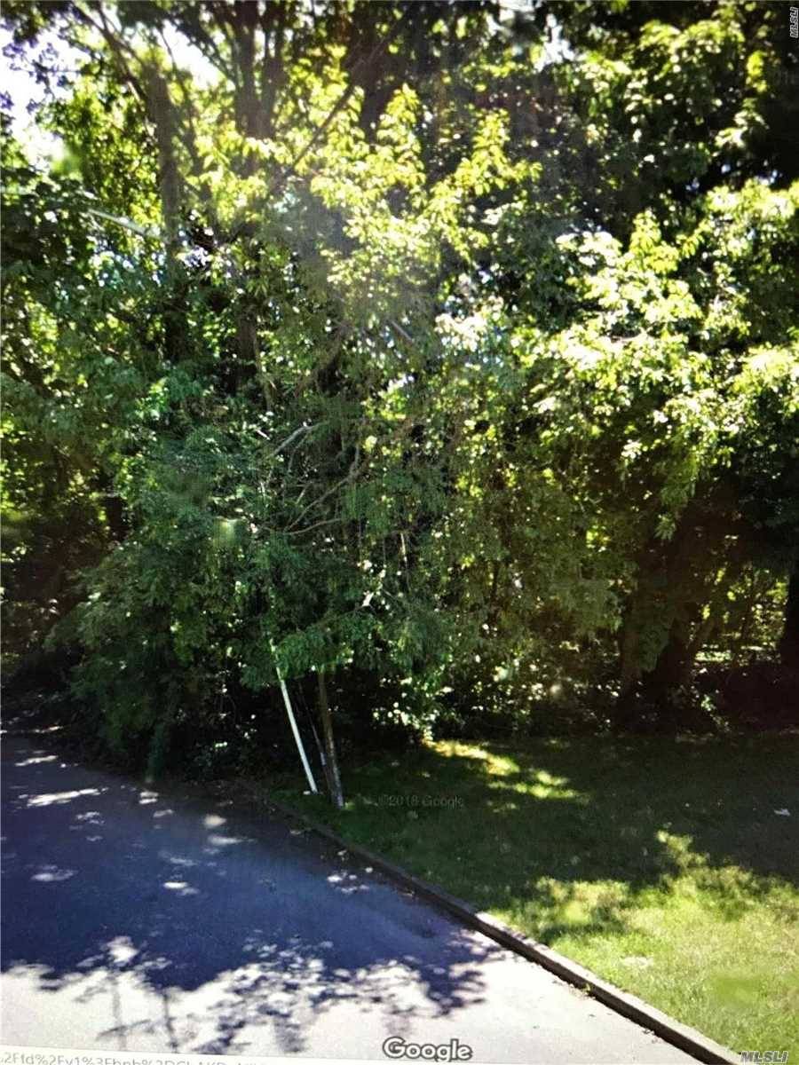Pinewood Ave, Central Islip NY 11722