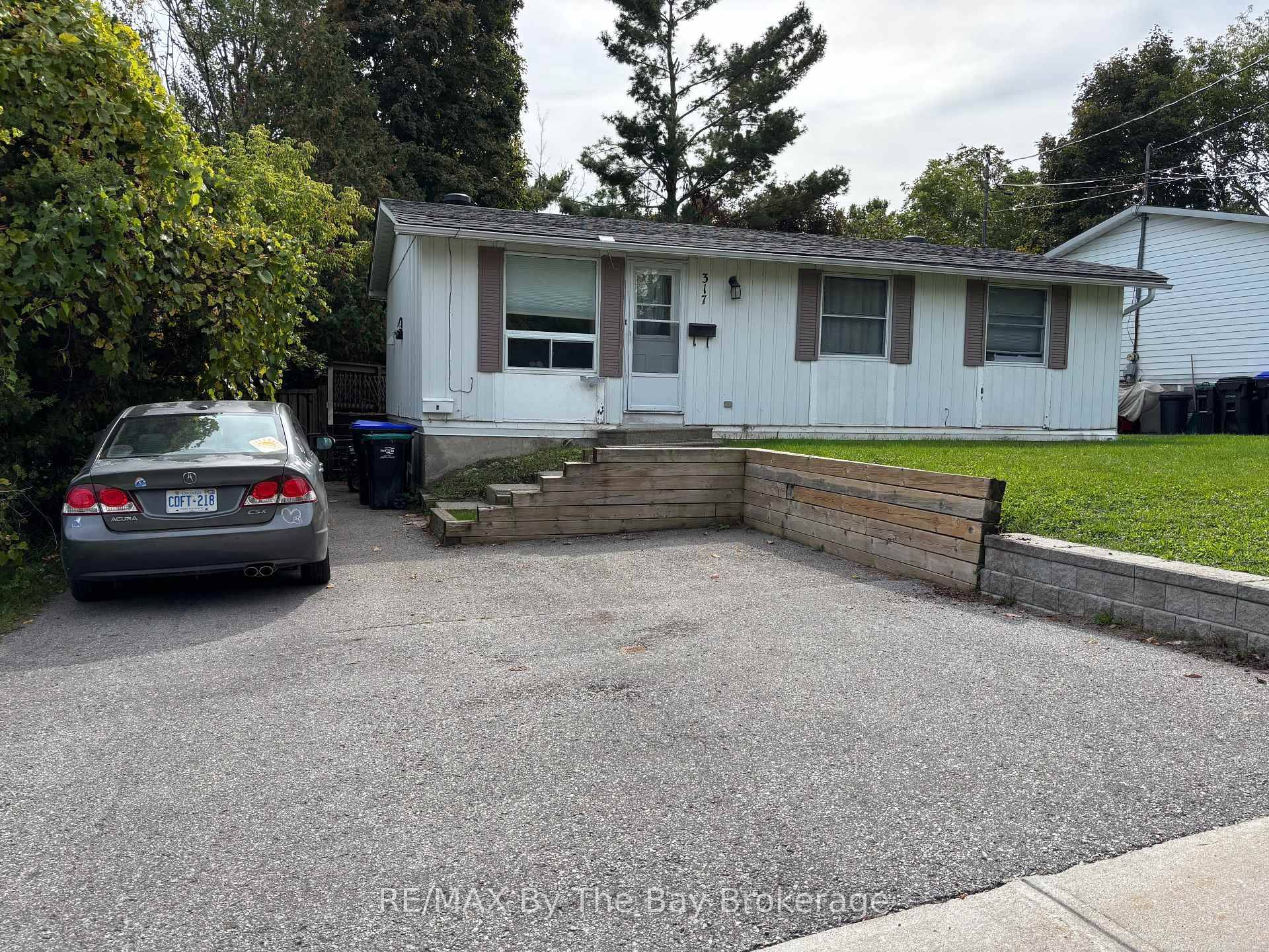 Duplex walking distance to downtown Midland.