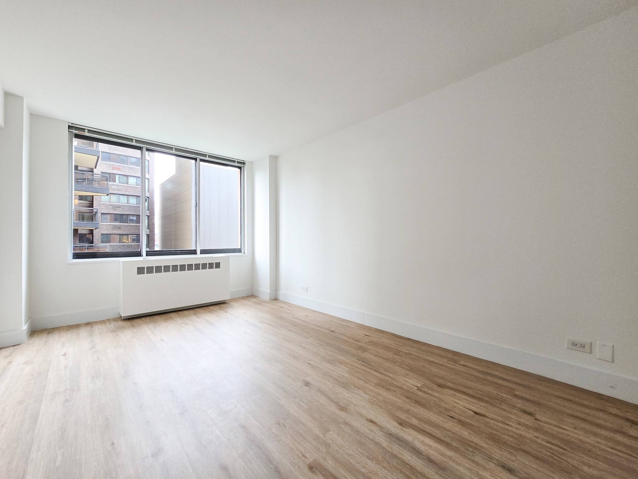 Spacious 3 Bed 2 Bath ! Welcome to your new home at The Serrano, a full service luxury building located in the heart of the Upper East Side.