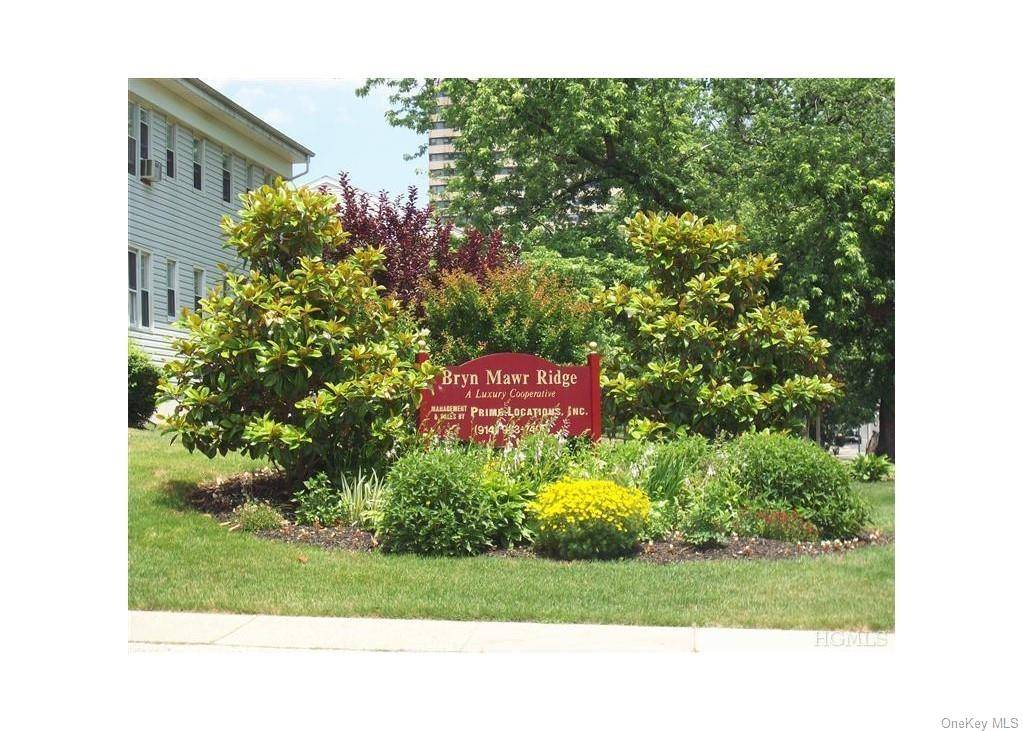 Lovely spacious Studio Garden Apt with great expansive layout Featuring Large L R, office space, Eat in Kitchen and A BONUS ROOM !
