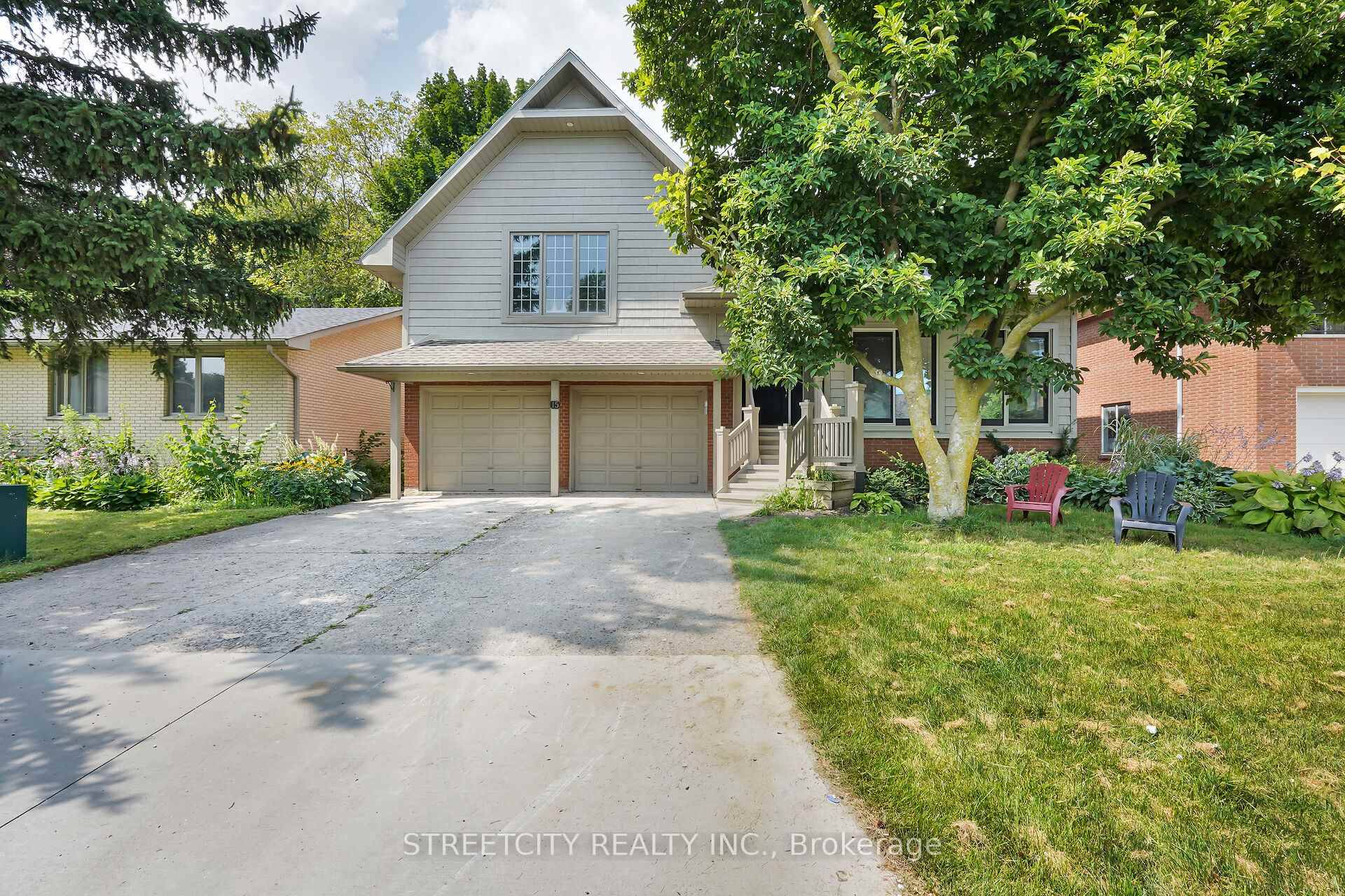 Welcome to this charming and fully furnished unit 2 bedrooms, one 4 pc bathroom, located in one of desirable neighbourhood in Masonville area.